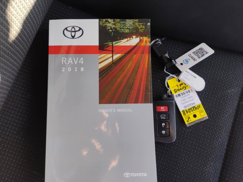 Used 2018 Toyota RAV4 XLE image 37