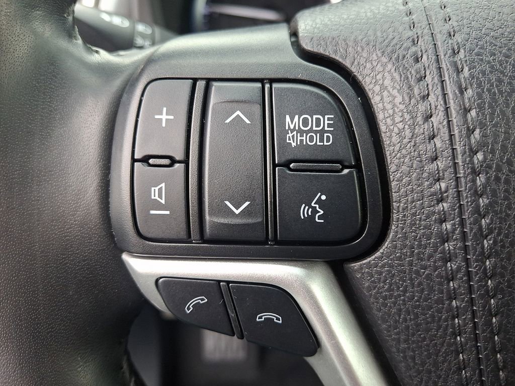 Used 2019 Toyota Highlander XLE AWD/4WD image 21