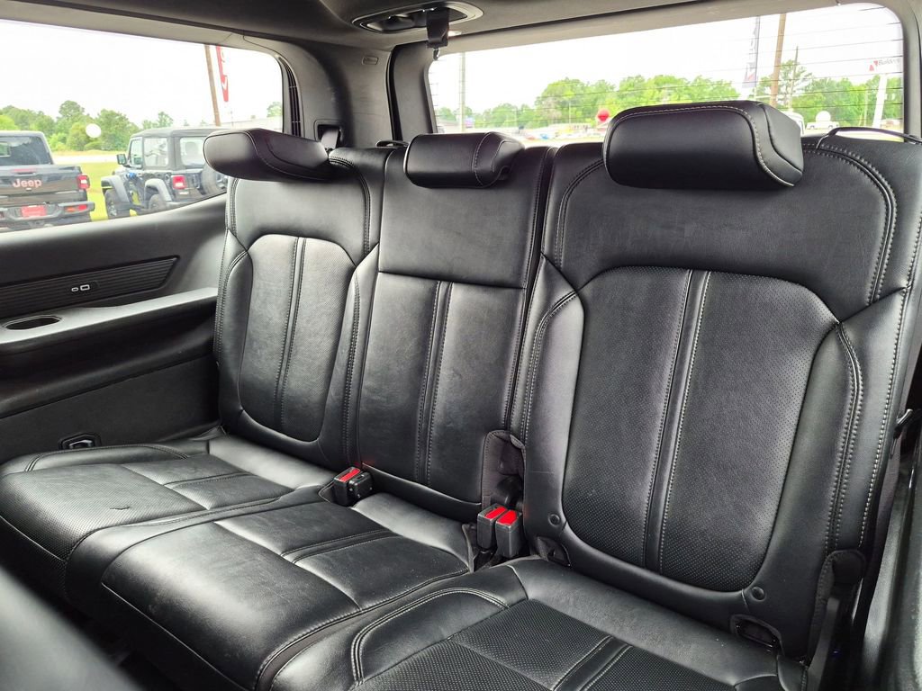 Used 2024 Jeep Wagoneer Series II w/ Flexible Seating Group AWD/4WD image 30