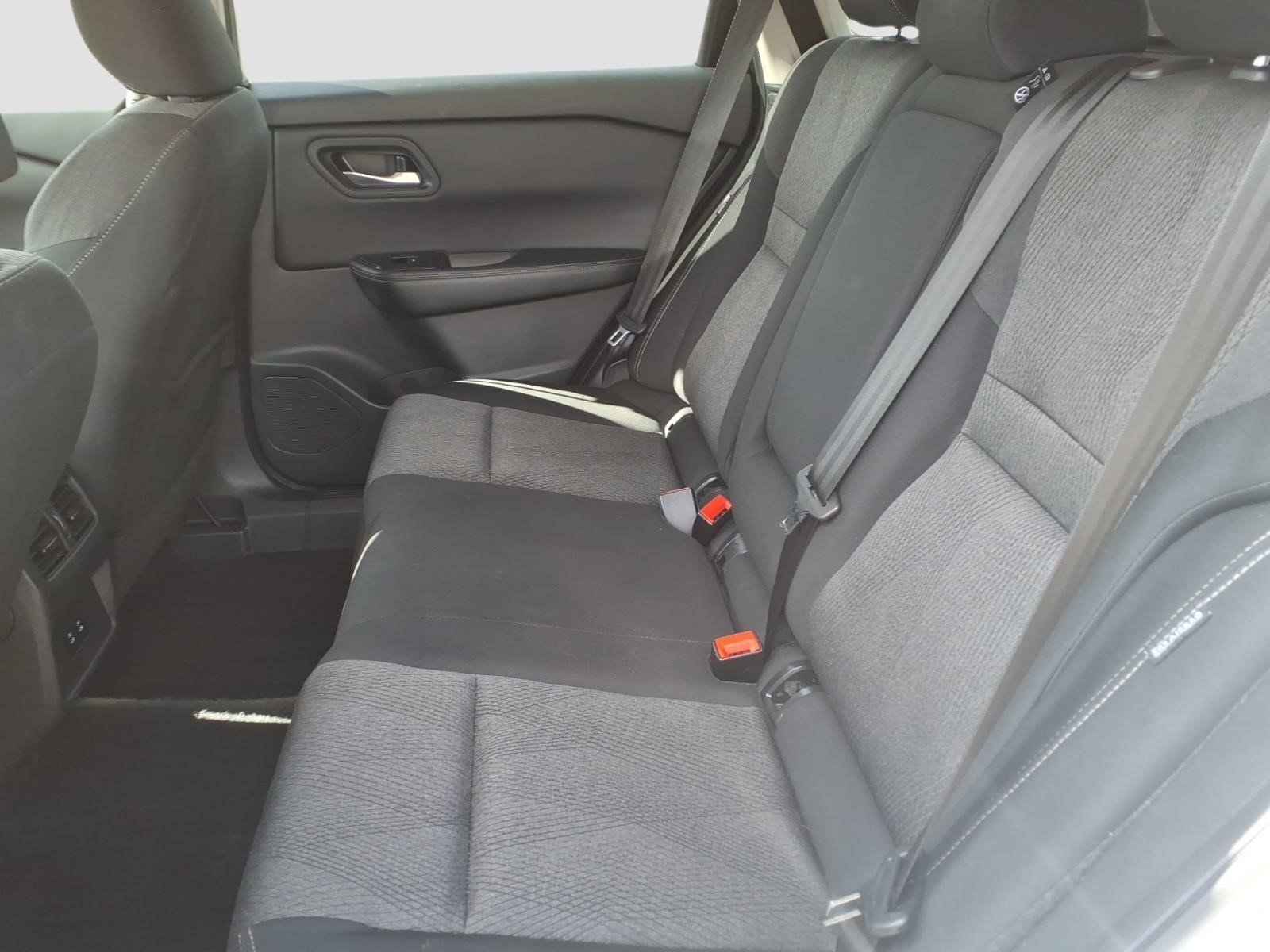 Used 2025 Nissan Rogue SV AWD/4WD image 14