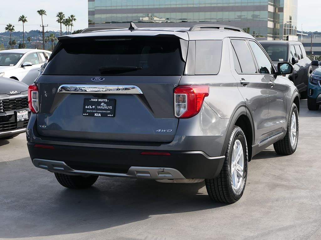 Used 2024 Ford Explorer XLT w/ Equipment Group 202A AWD/4WD image 2