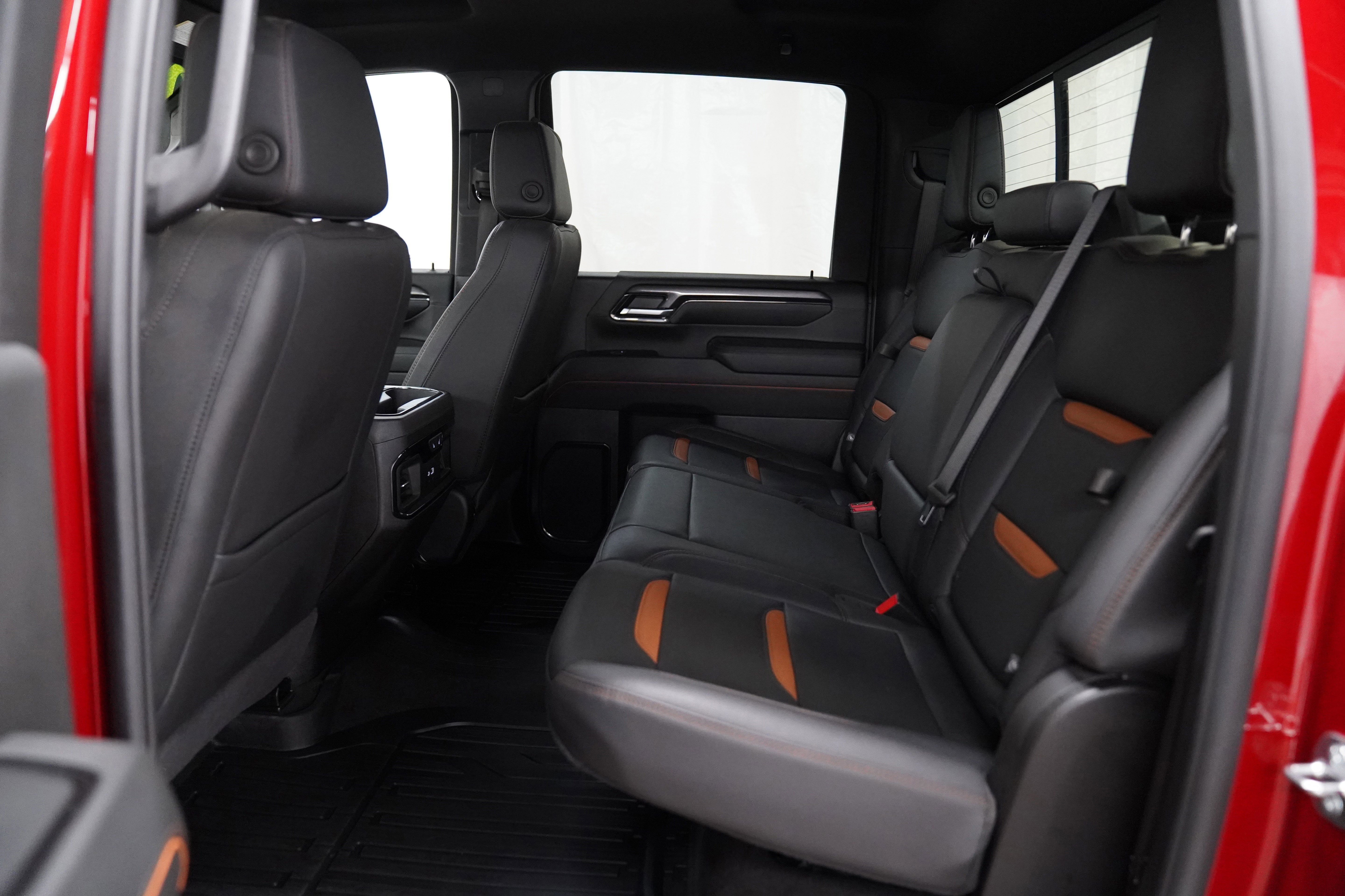 Used 2024 GMC Sierra 2500 AT4 w/ AT4 Preferred Package image 5