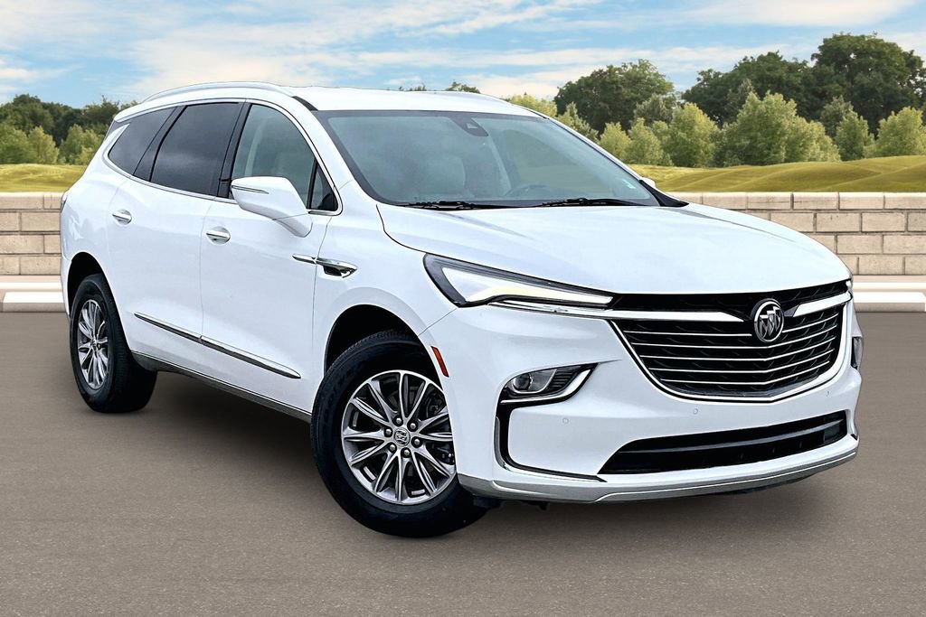 Used 2023 Buick Enclave Essence FWD image 2