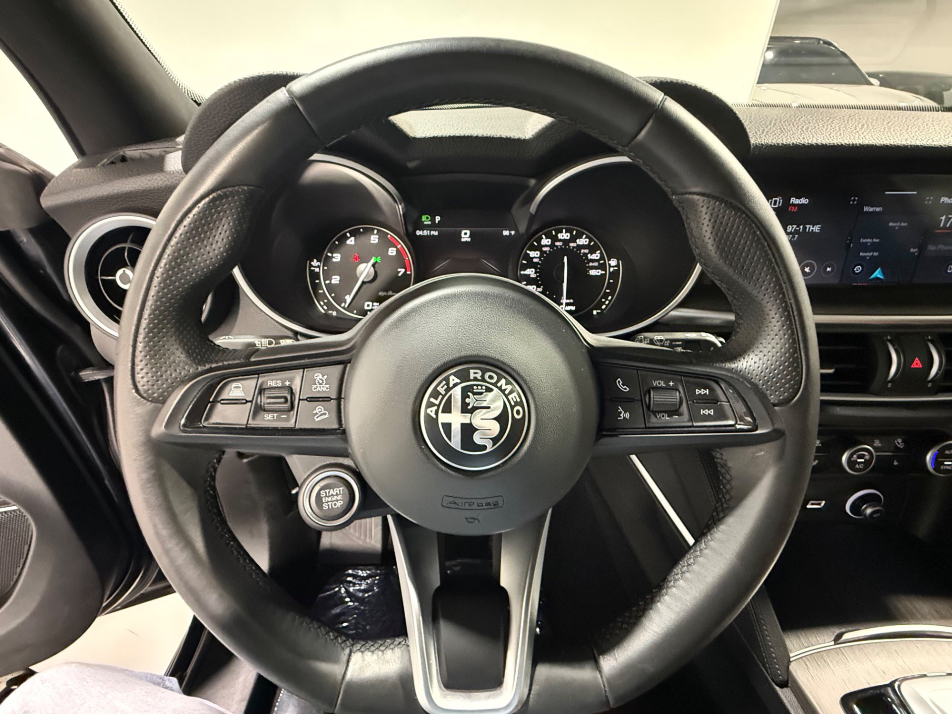 Used 2023 Alfa Romeo Stelvio Ti AWD/4WD image 21