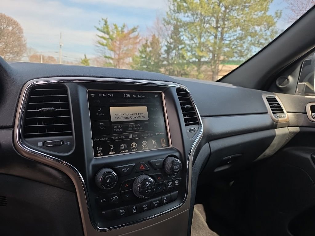 Used 2017 Jeep Grand Cherokee Laredo w/ Quick Order Package 23E image 19