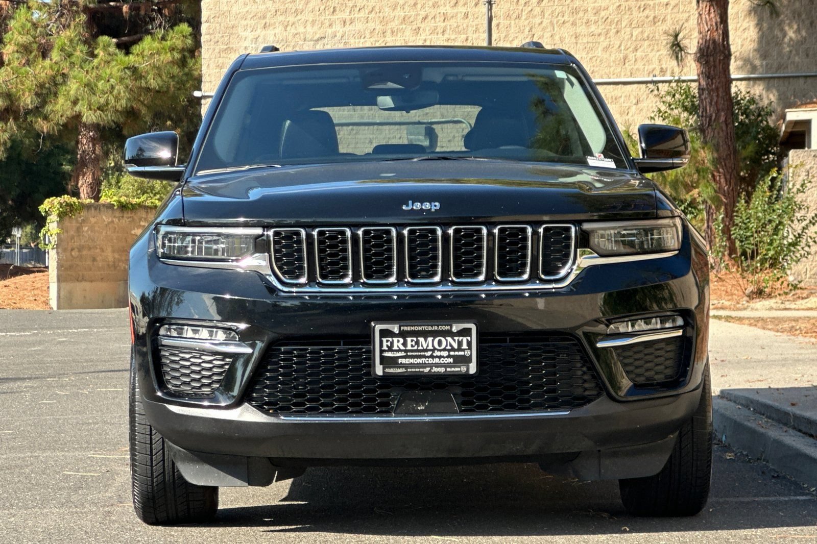 Used 2024 Jeep Grand Cherokee Limited AWD/4WD image 8