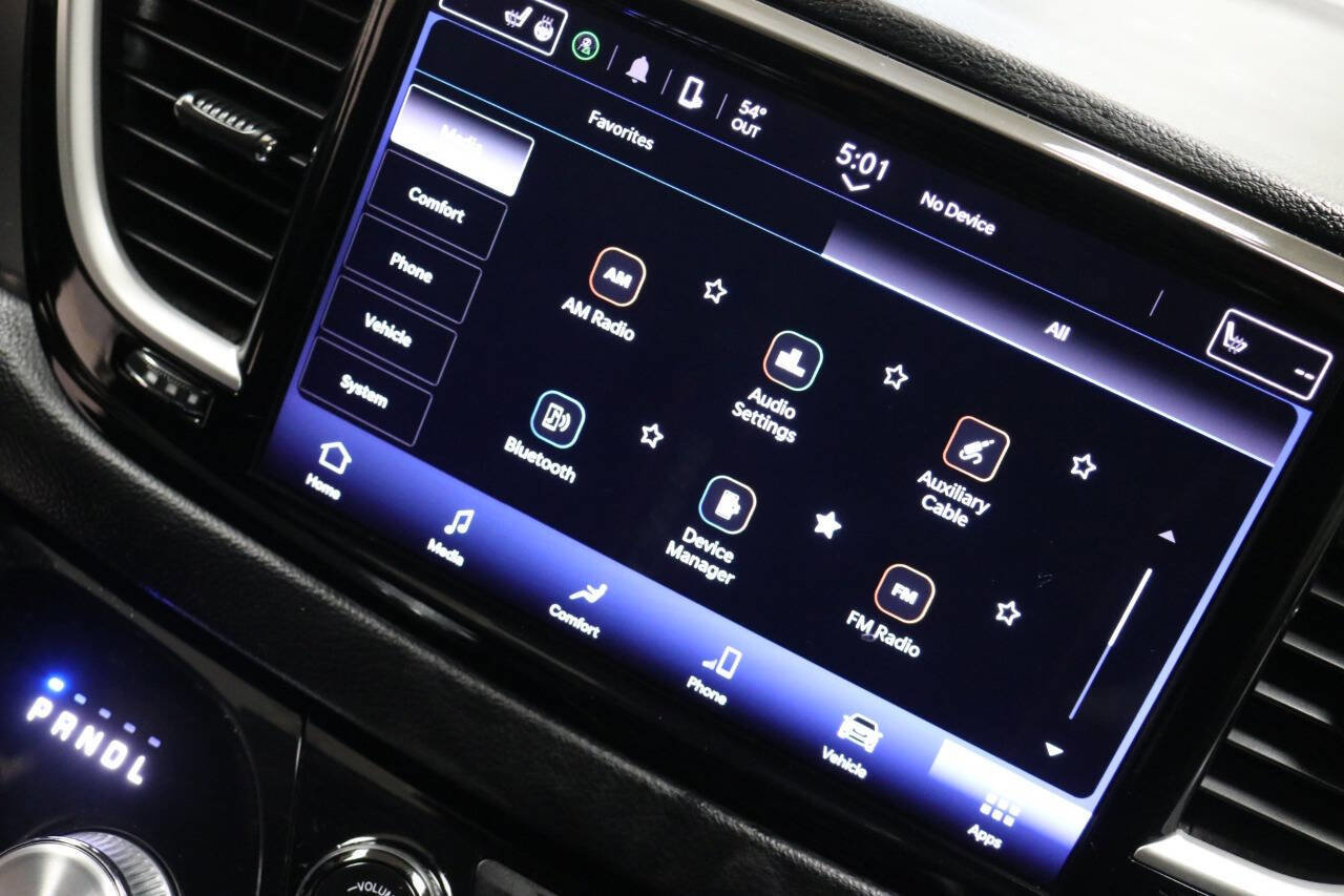 Used 2023 Chrysler Pacifica Touring-L image 44