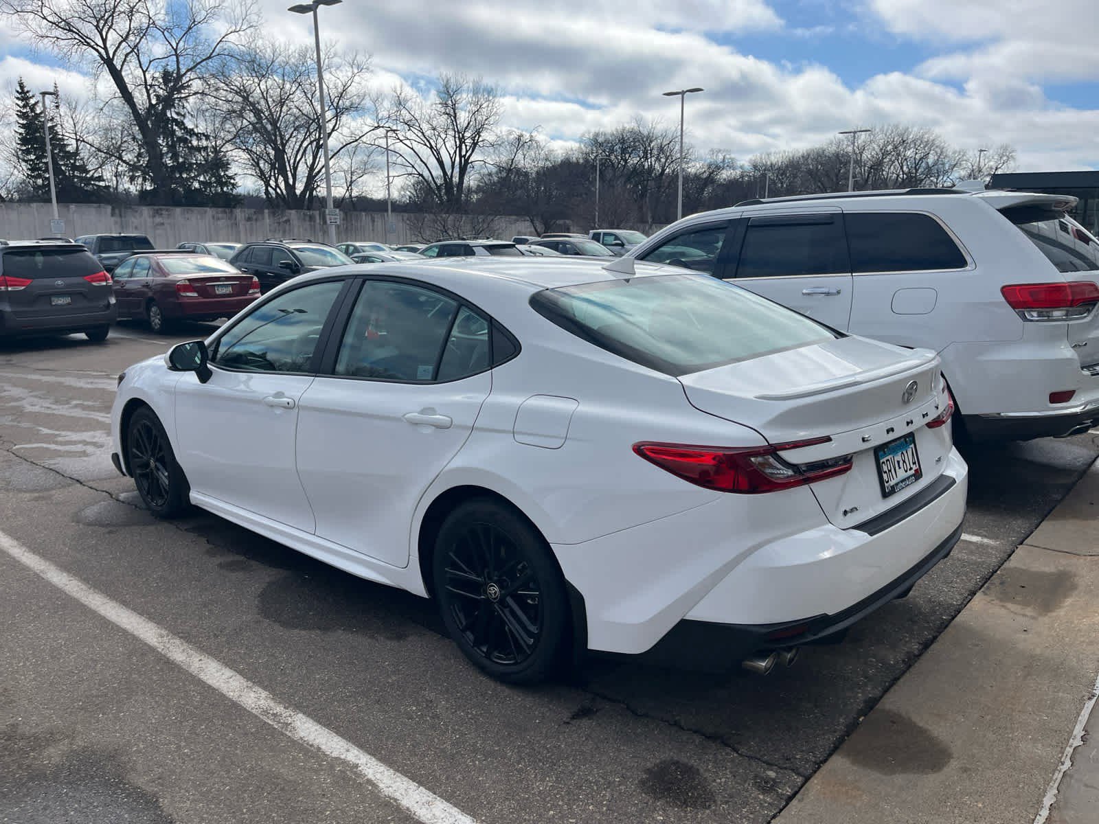 Used 2025 Toyota Camry SE image 3
