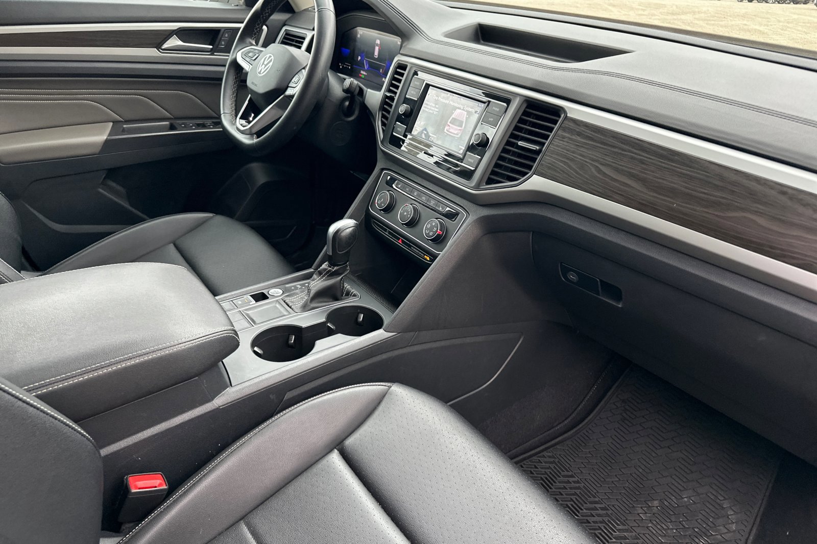 Used 2023 Volkswagen Atlas SE image 17