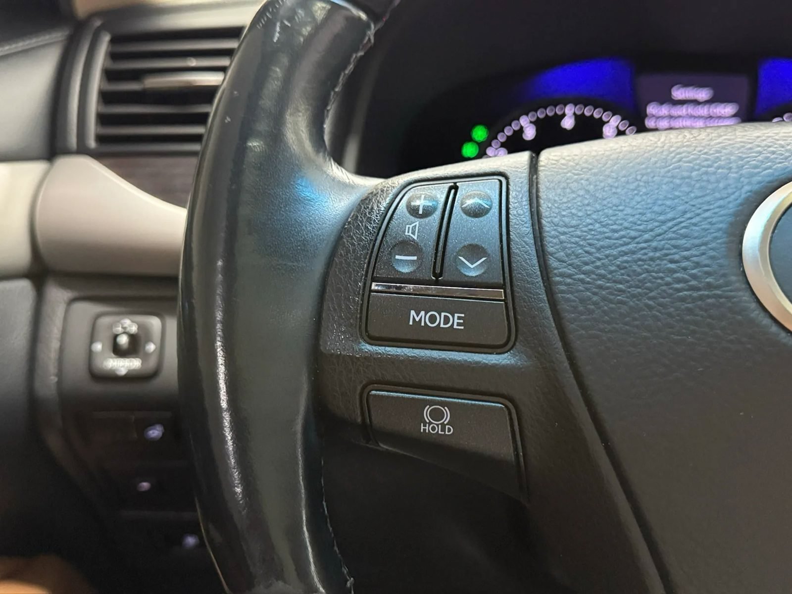 Used 2013 Lexus LS 460 w/ Comfort Pkg RWD image 26