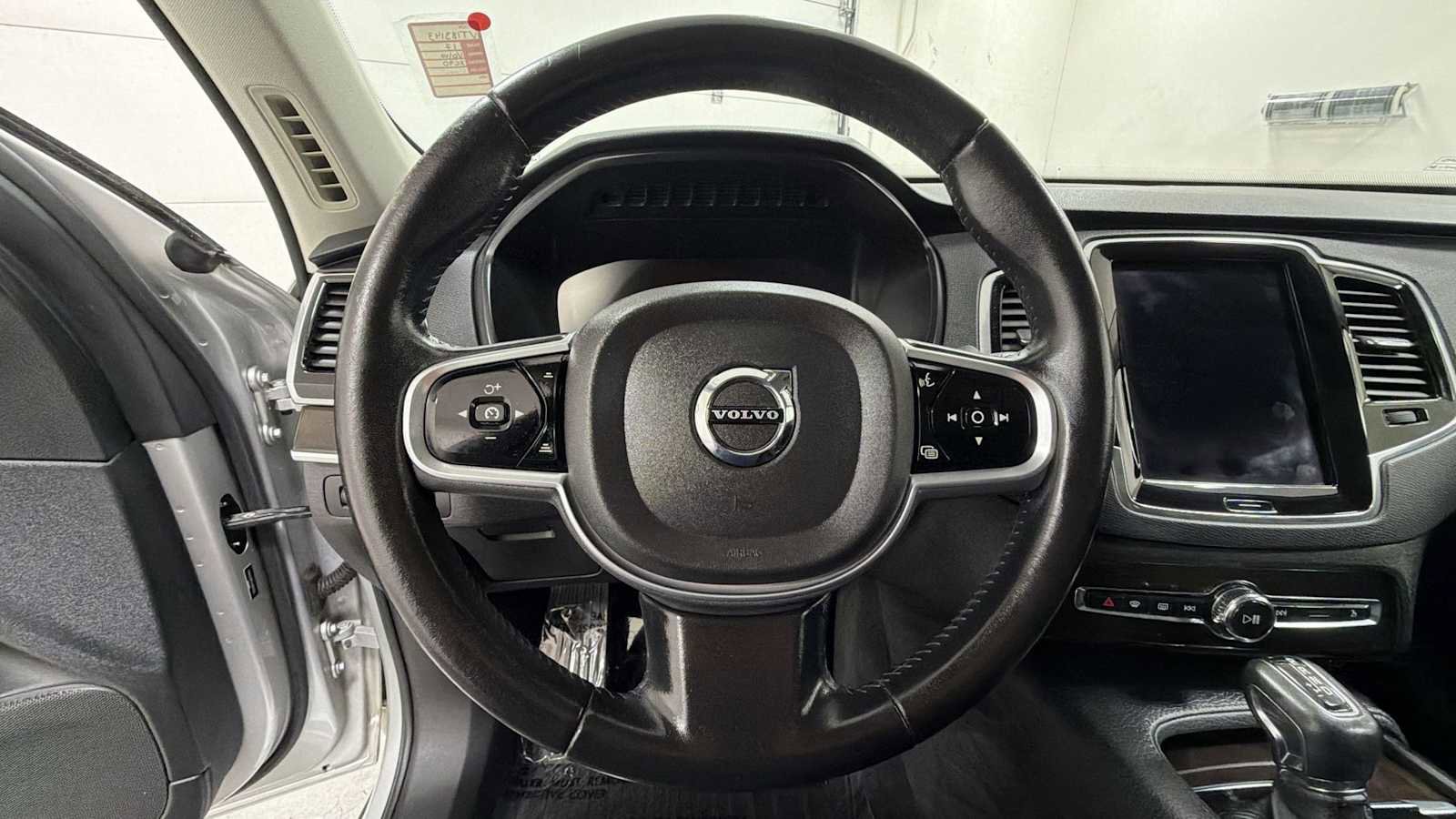 Used 2017 Volvo XC90 T6 Momentum w/ Vision Package image 16
