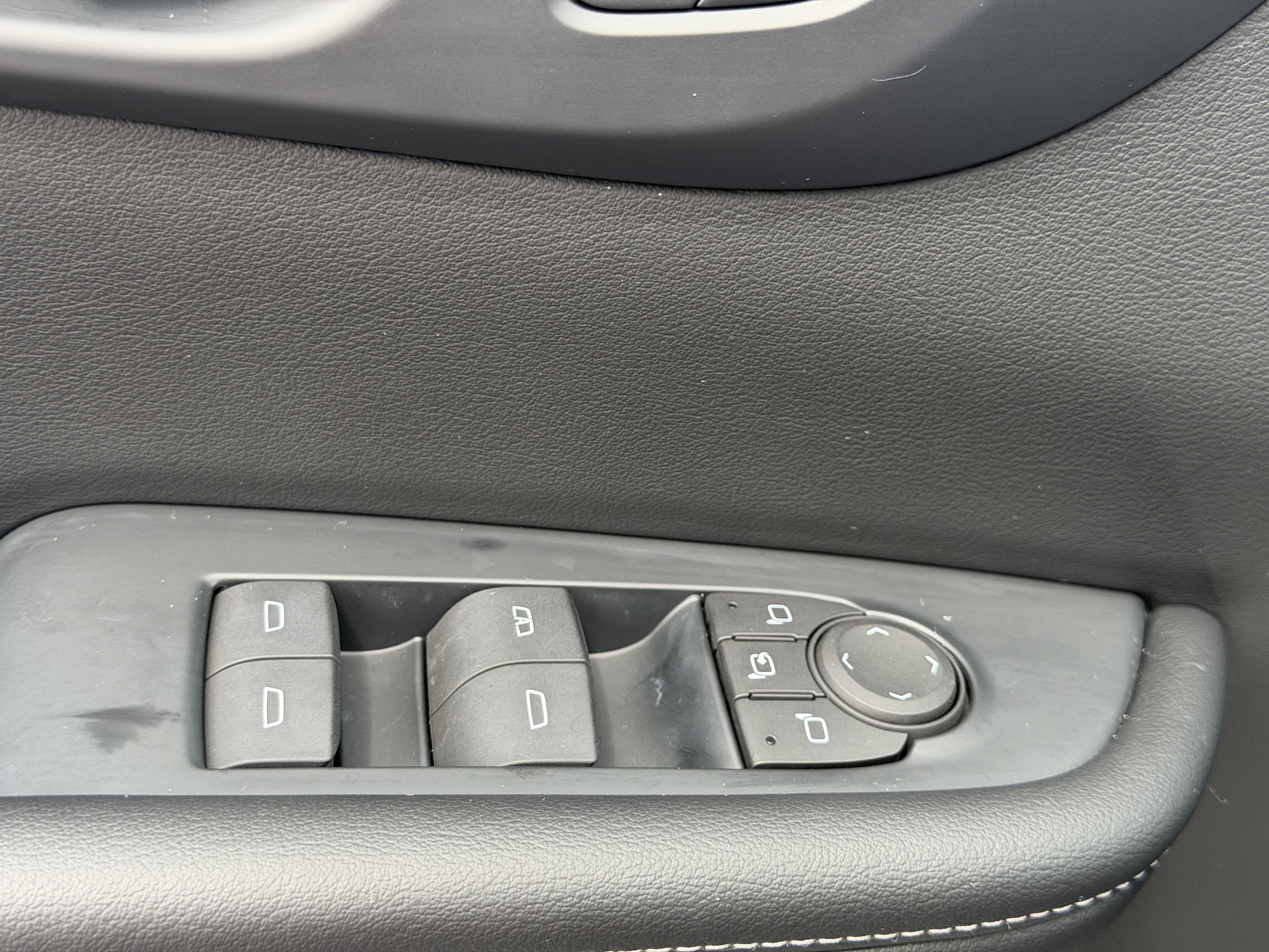 Used 2025 Buick Enclave Preferred FWD image 19