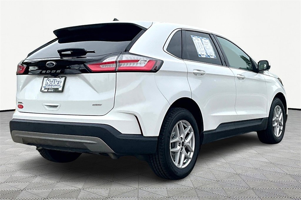 Used 2024 Ford Edge SEL image 2