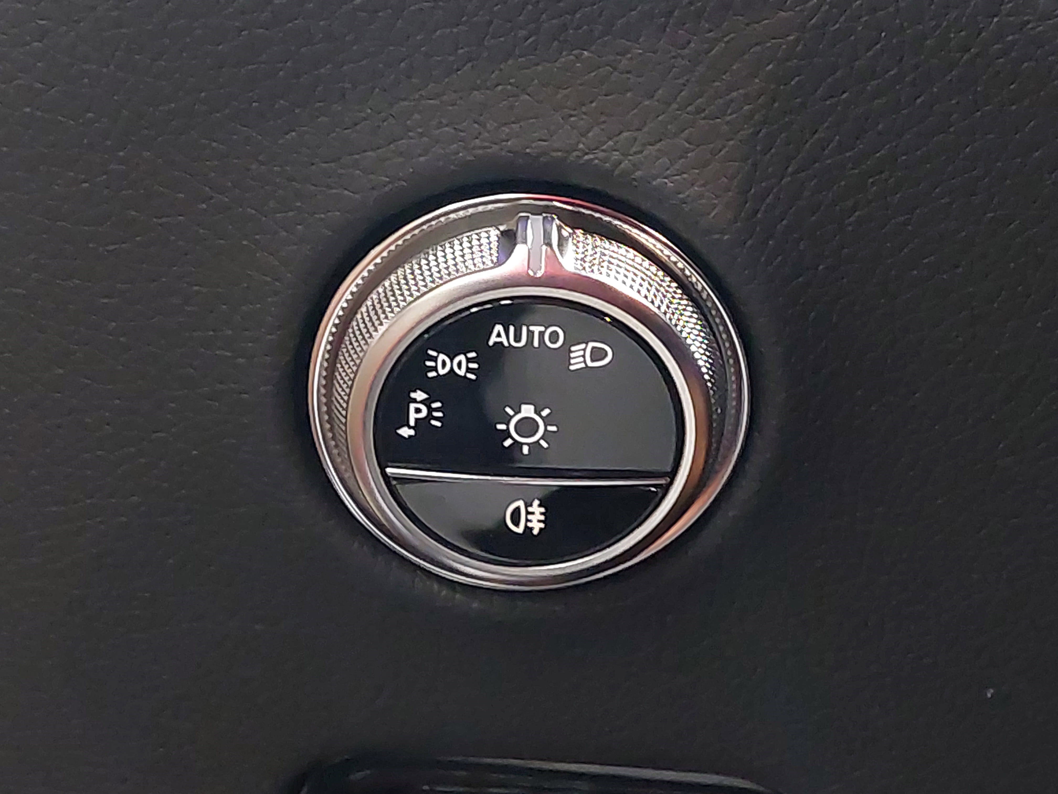 Used 2025 Mercedes-Benz GLC 300 4MATIC image 26