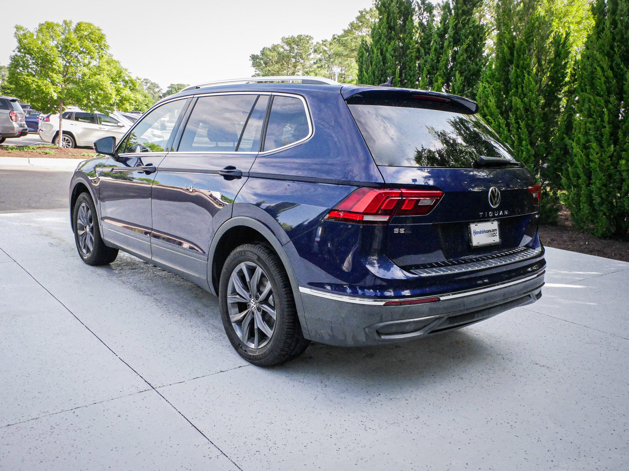 Used 2022 Volkswagen Tiguan SE AWD/4WD image 9