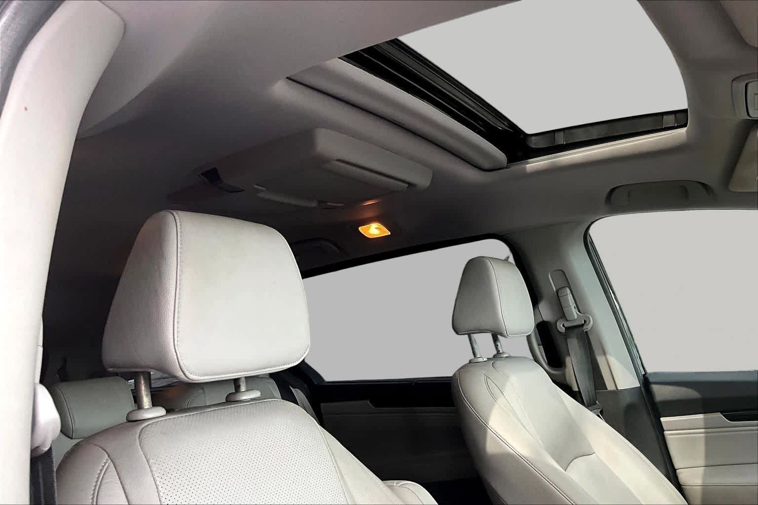 Used 2018 Honda Odyssey Elite image 14