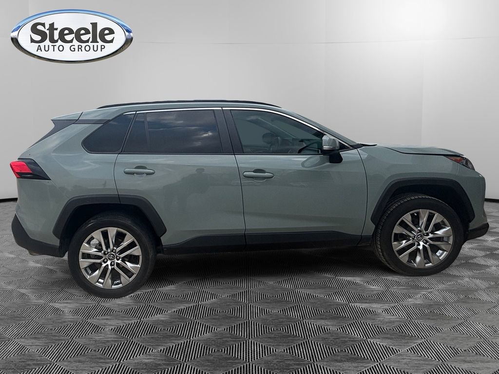 Used 2020 Toyota RAV4 XLE Premium image 6