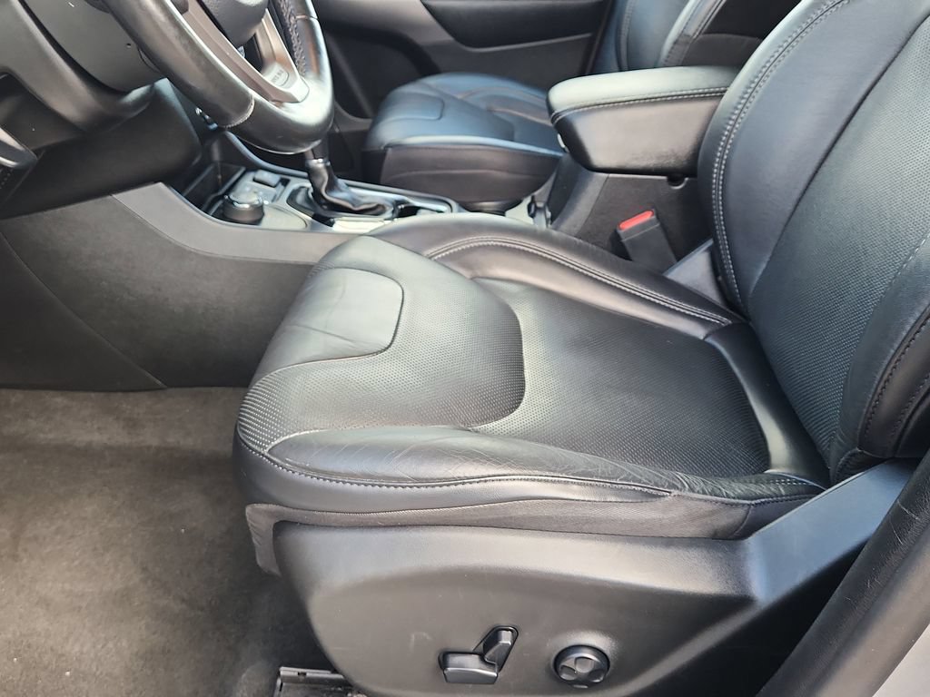 Used 2020 Jeep Cherokee Limited AWD/4WD image 9