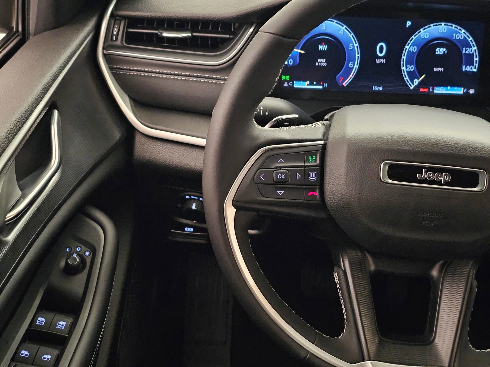 New 2025 Jeep Grand Cherokee L Laredo w/ Luxury Tech Group I AWD/4WD image 19