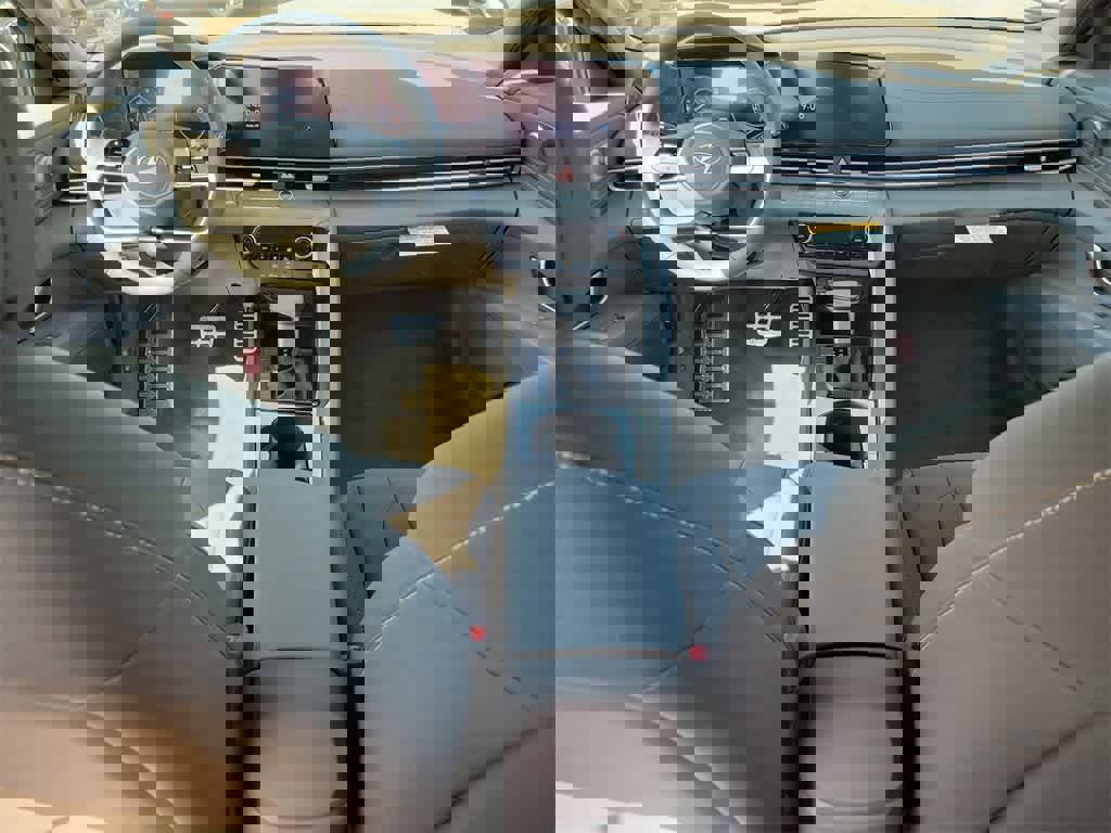 New 2025 Hyundai Elantra SEL image 11