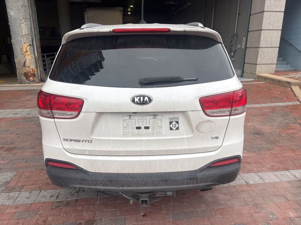 Used 2017 Kia Sorento LX image 4