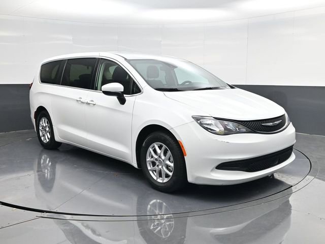 Used 2023 Chrysler Voyager LX image 1