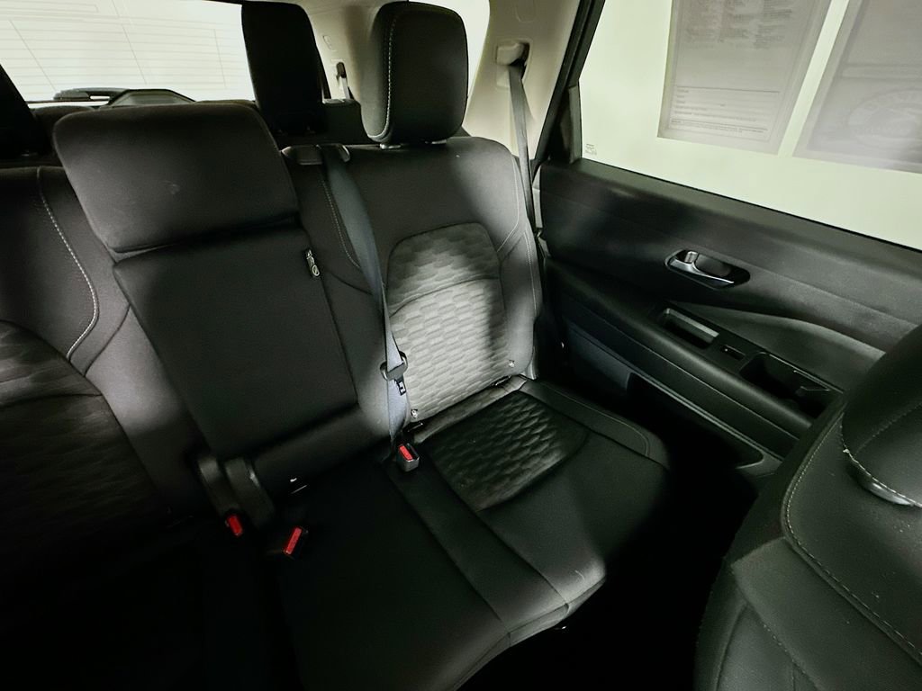 Used 2022 Nissan Pathfinder S FWD image 14