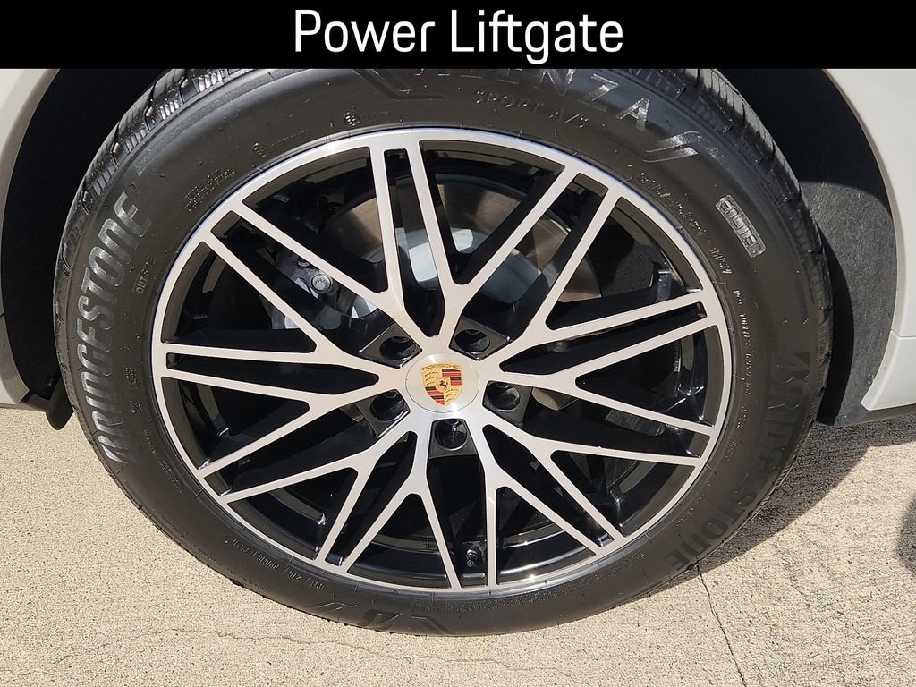 Certified 2025 Porsche Cayenne E-Hybrid AWD/4WD image 8