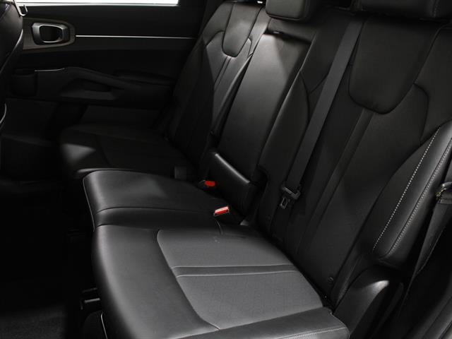 Used 2022 Kia Sorento S image 22