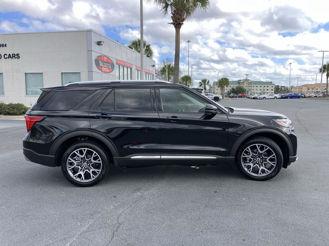 Used 2025 Ford Explorer Platinum w/ Ultimate Package image 6