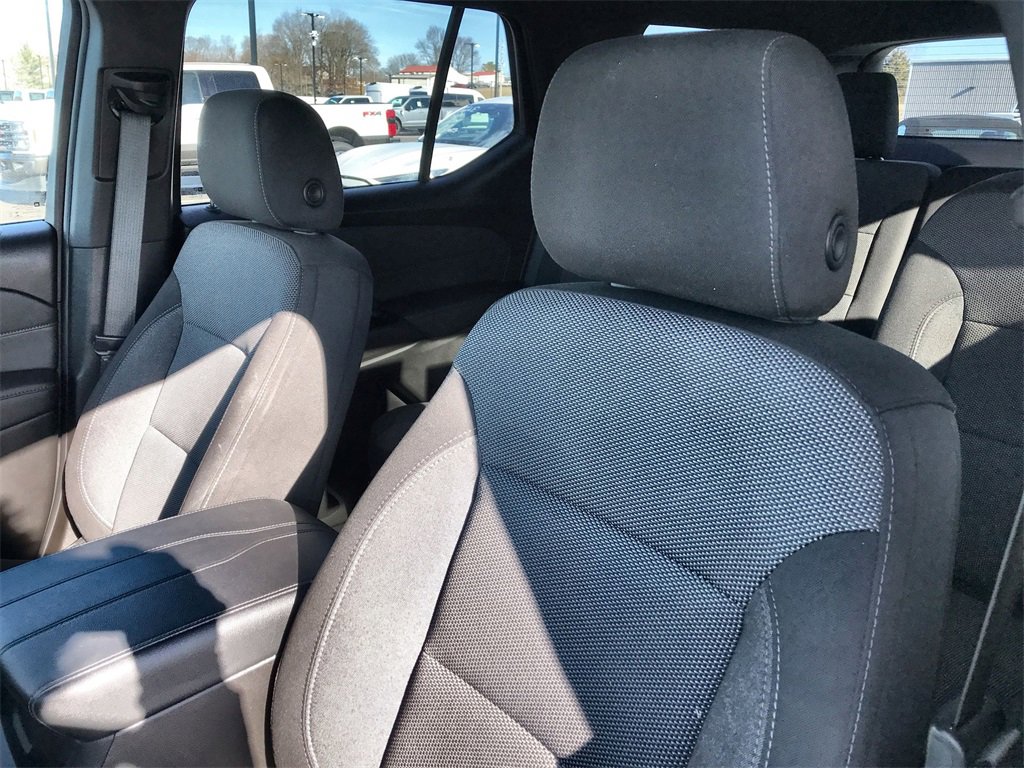 Used 2023 Chevrolet Traverse LT w/ Rear Camera Mirror Package image 11