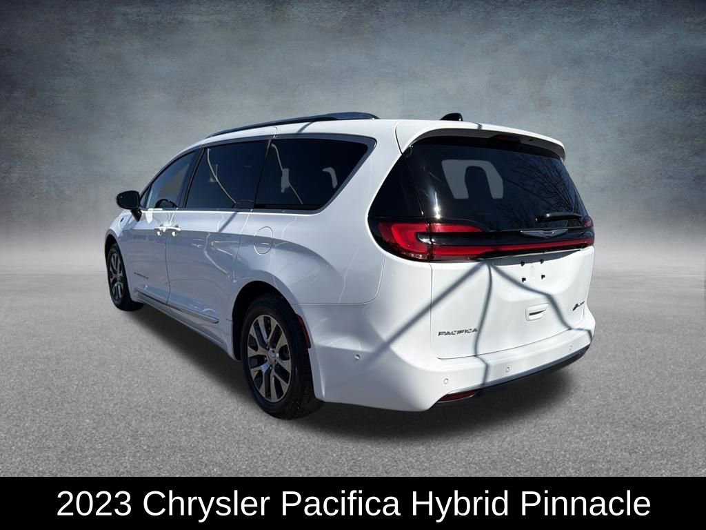 Used 2023 Chrysler Pacifica Pinnacle image 3