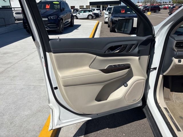 Used 2022 GMC Acadia Denali AWD/4WD image 16