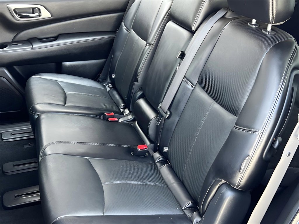 Used 2020 Nissan Pathfinder Platinum image 18
