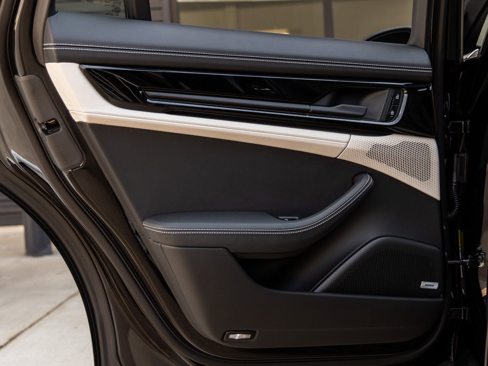 Certified 2025 Porsche Panamera image 33