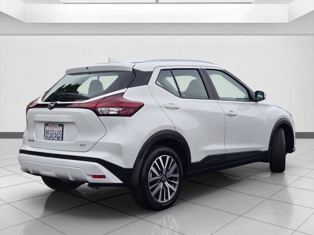 Used 2023 Nissan Kicks SV image 5