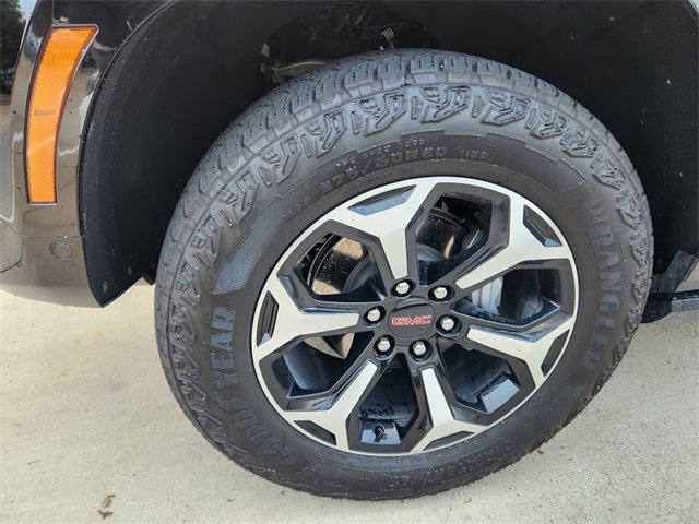 Used 2025 GMC Yukon AT4 w/ AT4 Premium Plus Package AWD/4WD image 9