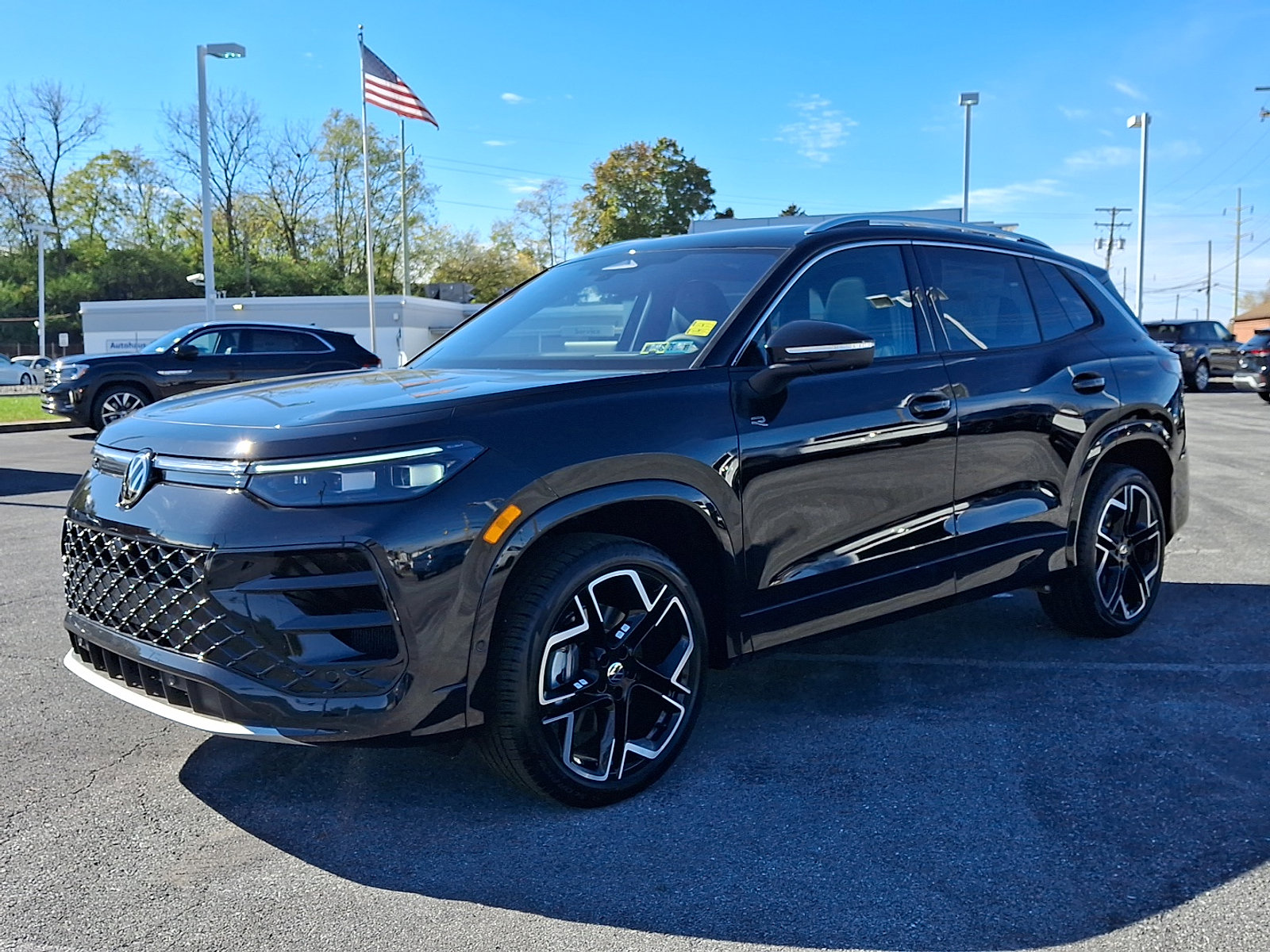 New 2026 Volkswagen Tiguan SEL R-Line image 3