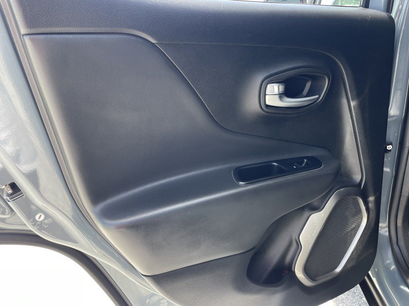 Used 2018 Jeep Renegade Limited w/ UConnect 8.4 Nav Group AWD/4WD image 25
