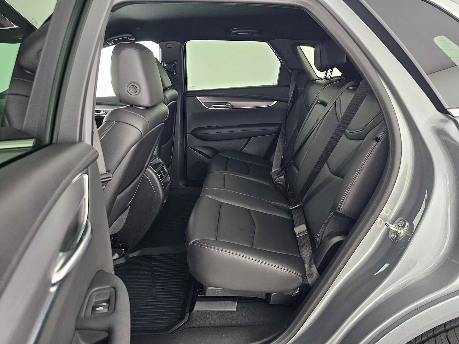 Used 2026 Cadillac XT5 Luxury w/ LPO, Floor Liner Package FWD image 16