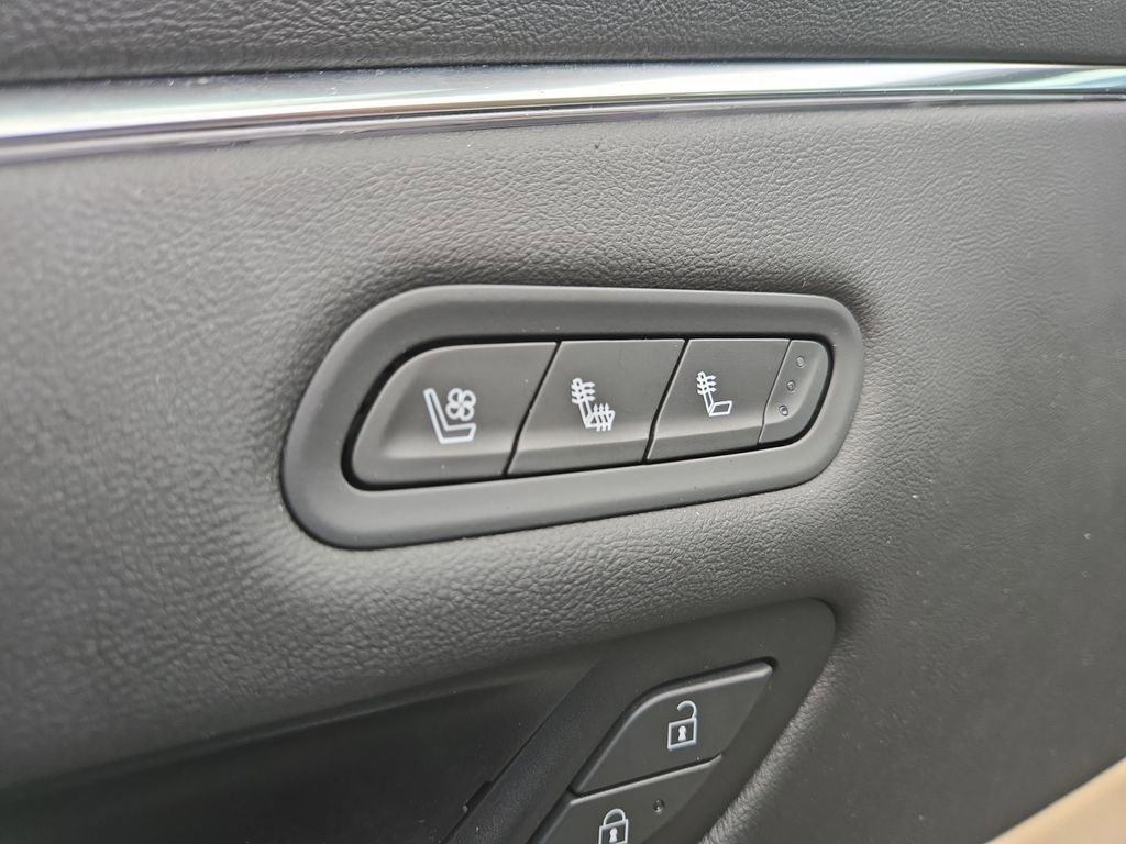 Certified 2023 Cadillac Escalade Premium Luxury w/ LPO, Illumination Package image 9