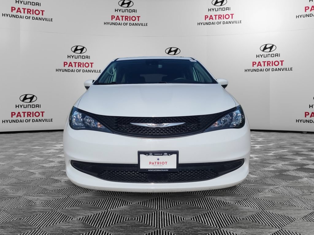 Used 2023 Chrysler Voyager LX FWD image 8