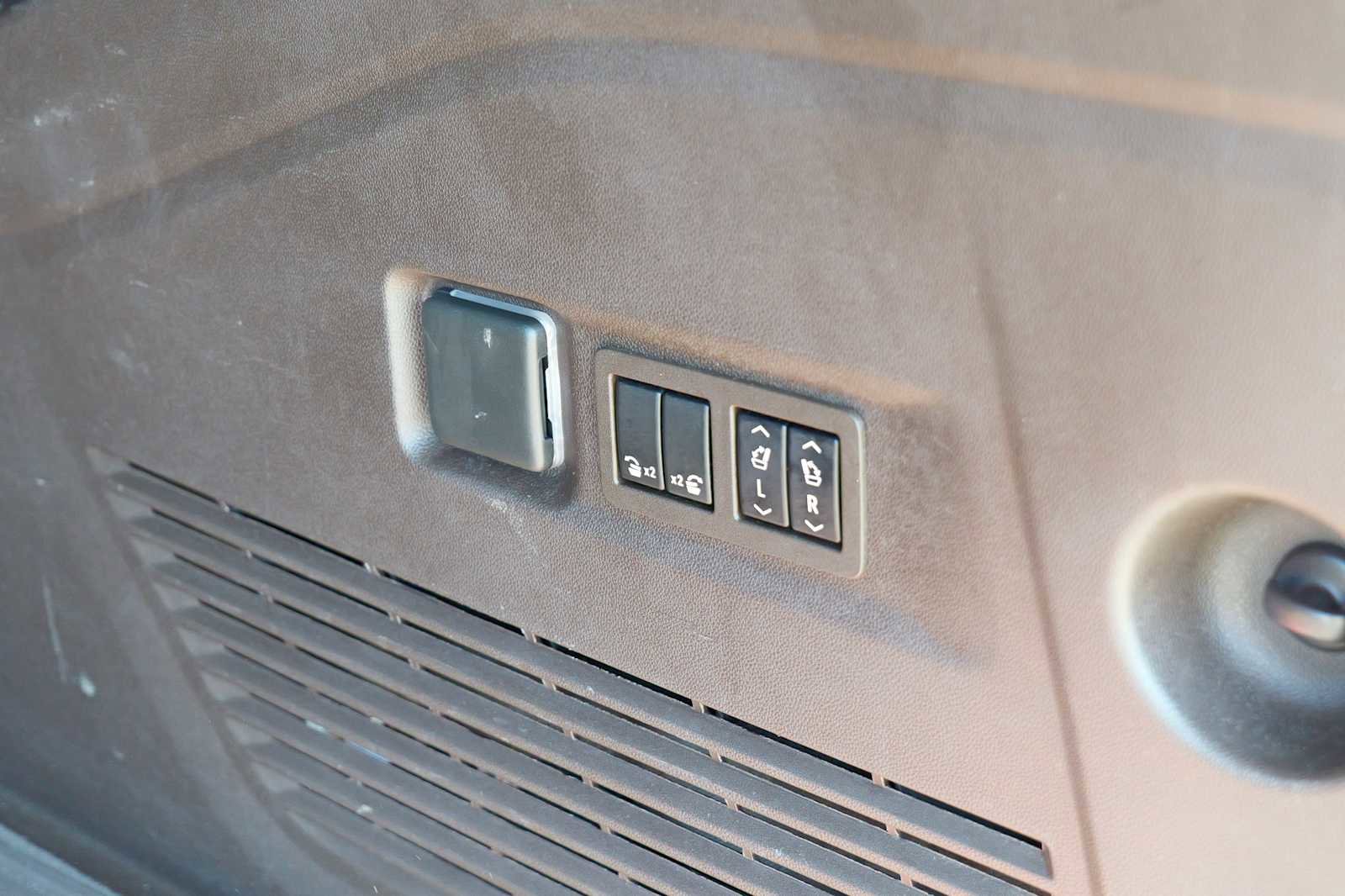 Used 2021 GMC Yukon XL SLT w/ SLT Luxury Plus Package image 30