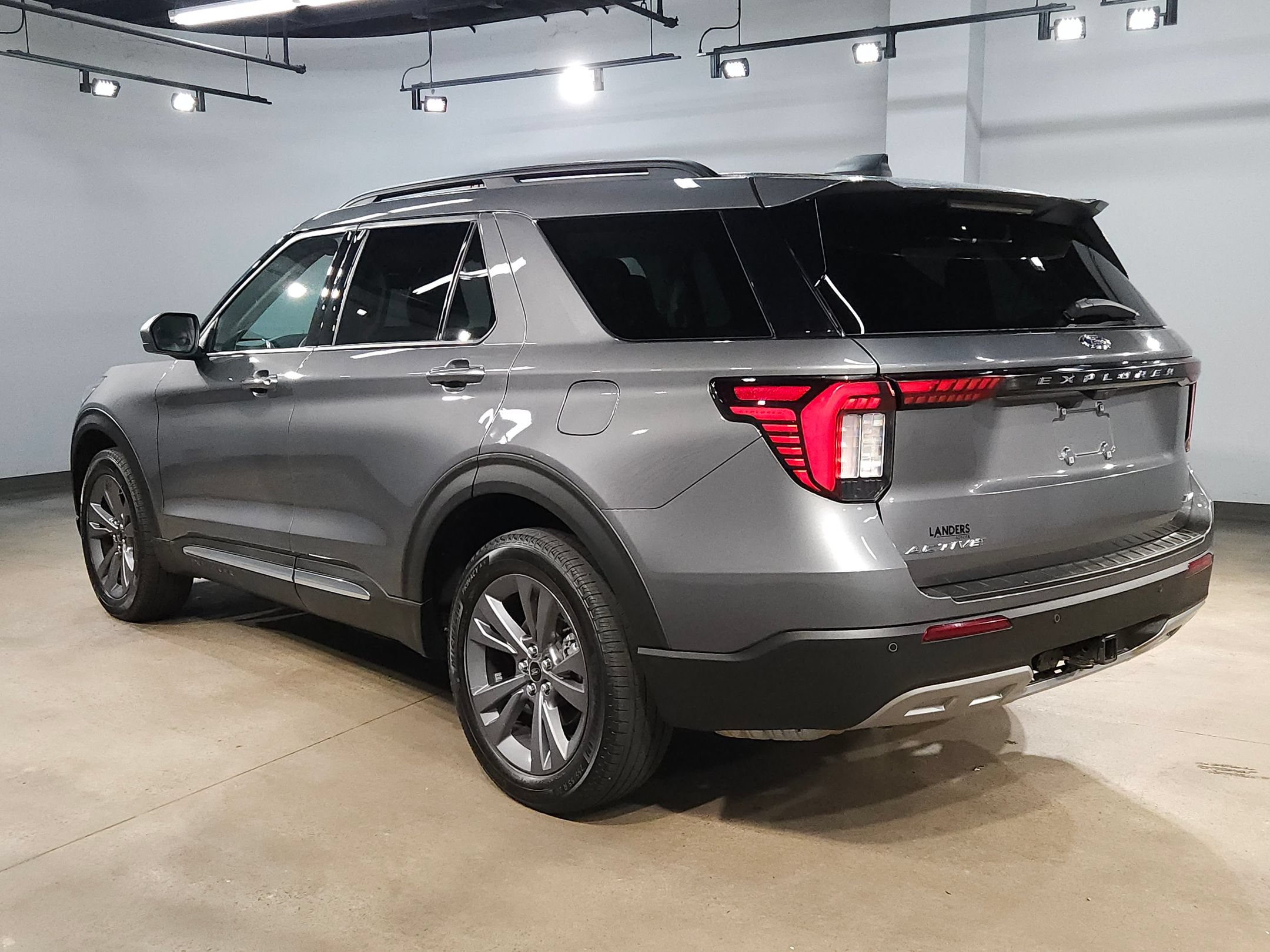 Used 2025 Ford Explorer Active w/ Active Comfort Package AWD/4WD image 5