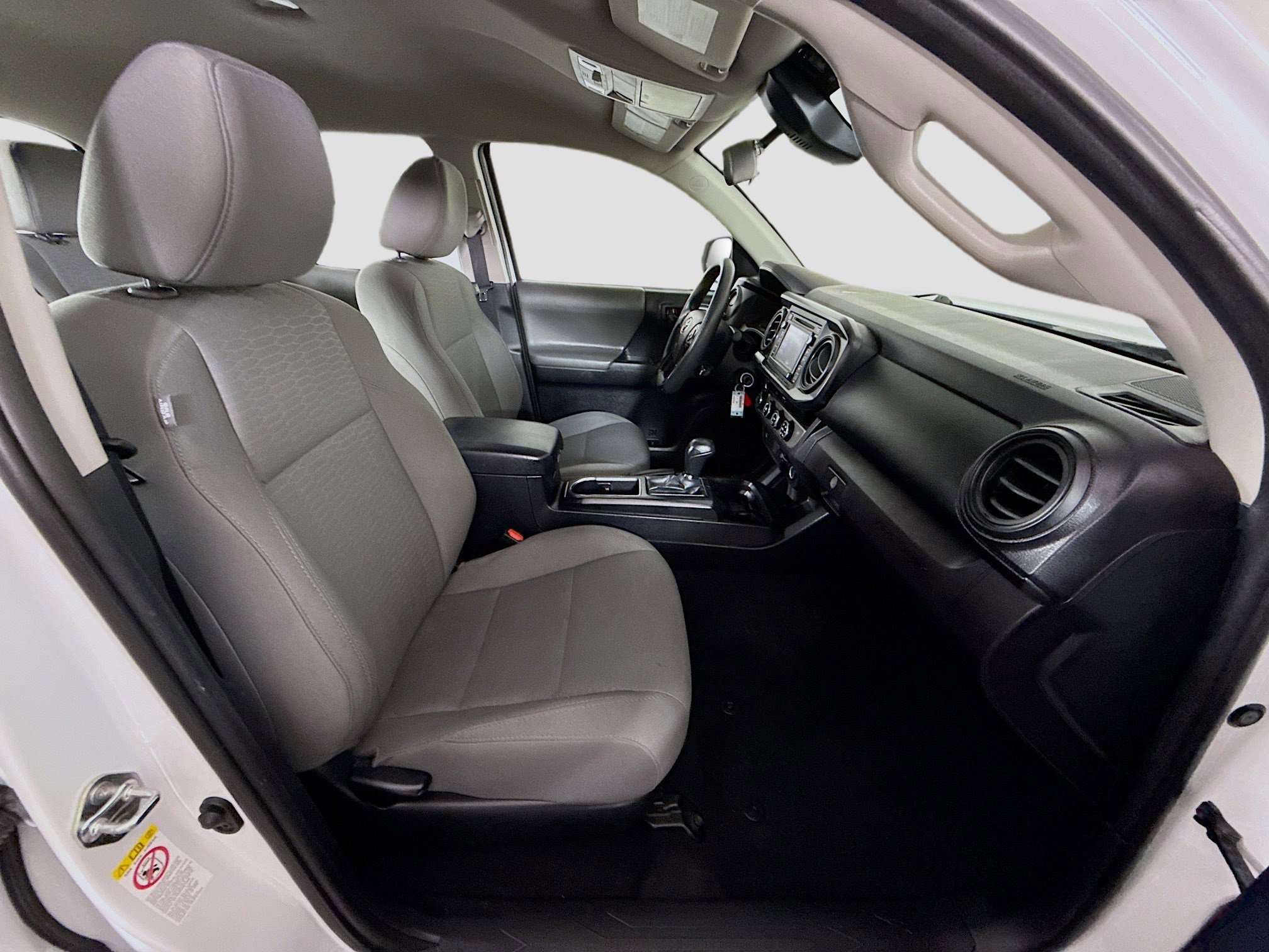 Used 2018 Toyota Tacoma SR image 28