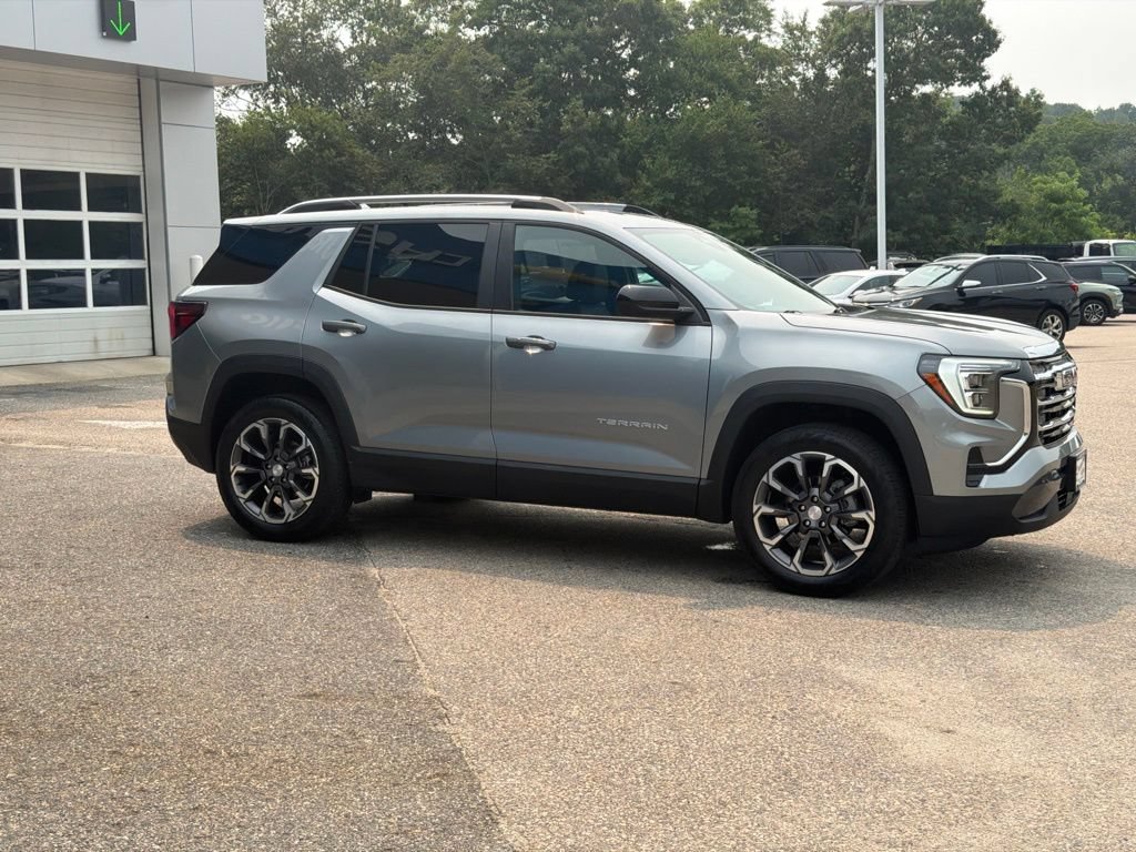 Certified 2025 GMC Terrain Elevation w/ Elevation Premium Package AWD/4WD image 11
