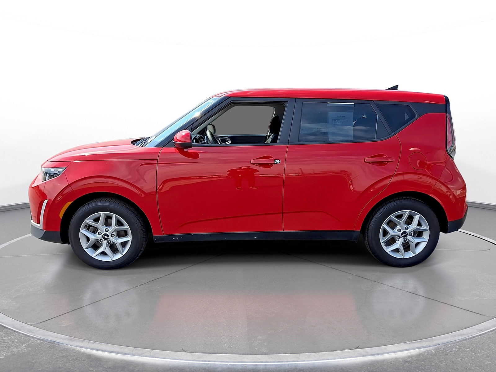 Used 2023 Kia Soul LX w/ LX Technology Package FWD image 5