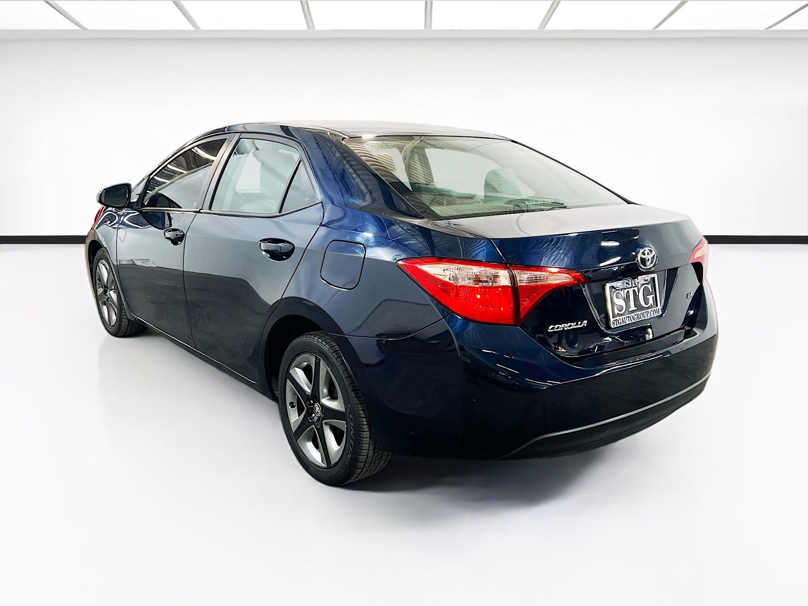 Used 2019 Toyota Corolla LE w/ Carpet Mat Package (TMS) FWD image 6