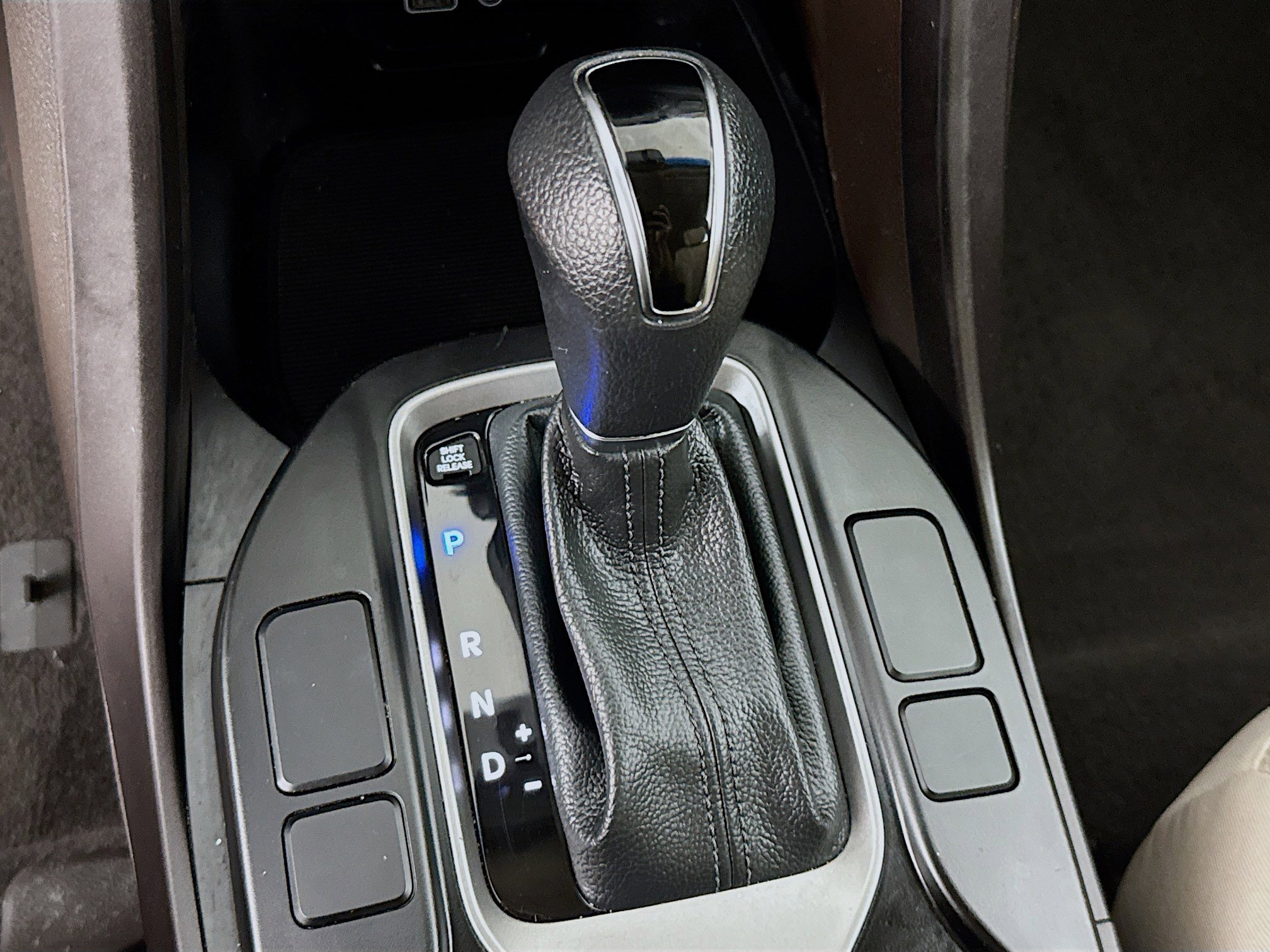 Used 2017 Hyundai Santa Fe Sport image 19