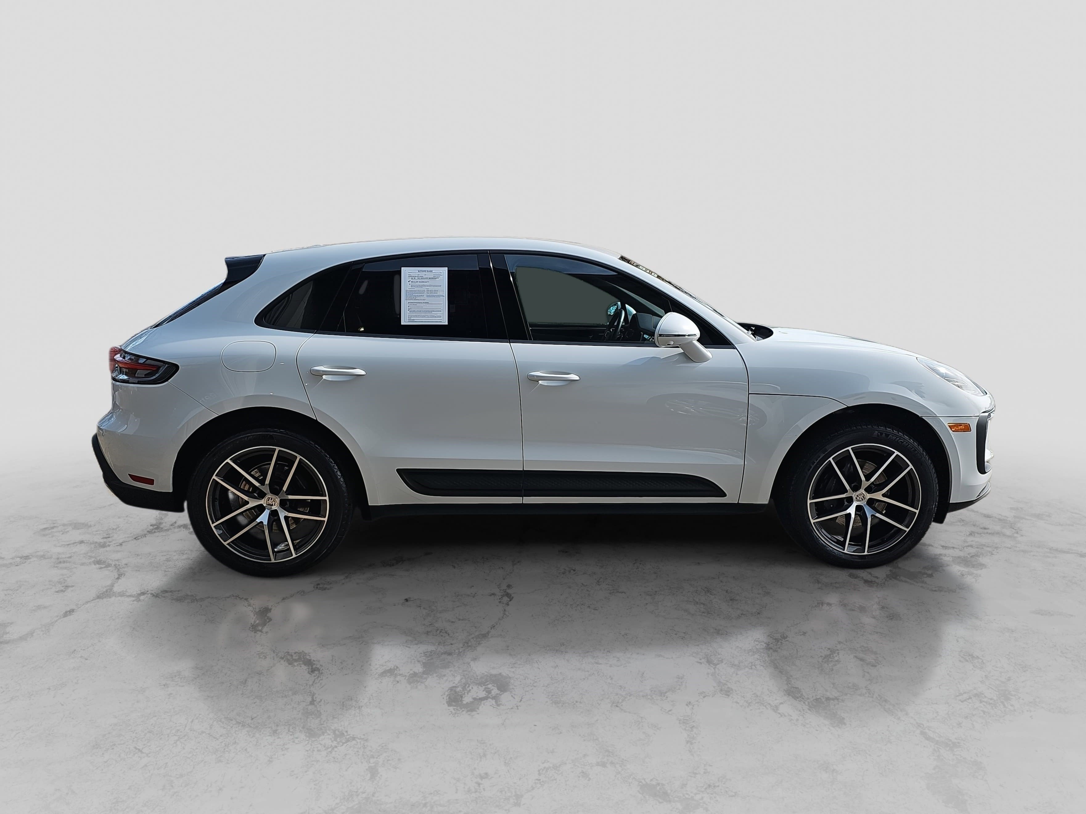 Used 2024 Porsche Macan image 4